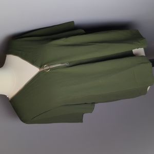 Green Sleeve Top W/ Zipper embellishments NWOT